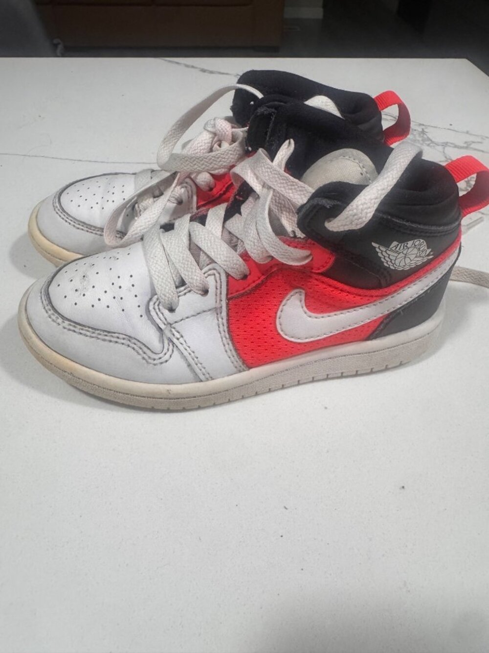 Air Jordan 1 Mid Kids Shoes US 11C Red/White/Black Nike Basketball Sneakers